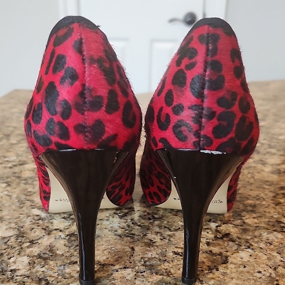 White‎ House Black Market Red and Black Heels with Leopard Print - Picture 4 of 6